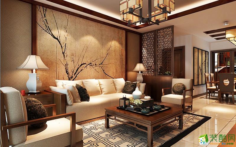 茶几上摆放了茶具，沙发背景墙用水墨画装饰，都是中国古典韵味的体现。