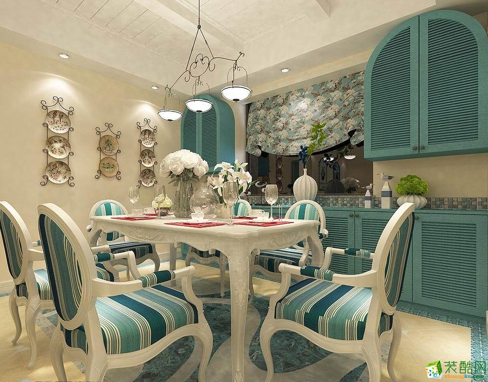 【摩根装饰】正荣御湾106㎡地中海风格装修效果图餐厅桌椅雅致漂亮，和整个装修风格十分融合。