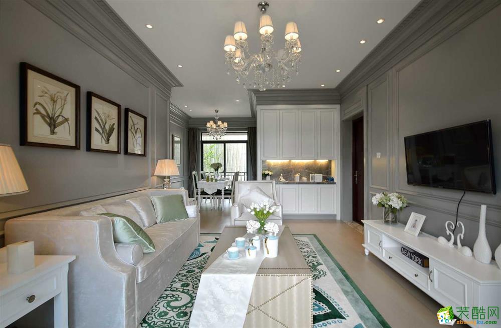 客厅的家具多用高光的材质，明亮而大方。