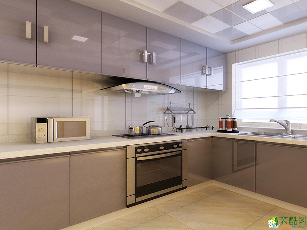 厨房说明:厨房主要以现代风格墙砖在搭配烤漆门板,颇显出现代的气息
